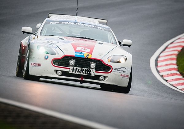 Un double déclassement a permis à Olivier Muytjens de prendre la 2ème place finale en SP10, la catégorie réservée aux GT4...