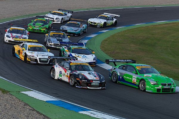 Le très officiel championnat allemand ADAC GT Masters se porte comme un charme, avec pas moins de 42 engagés à l'année... Photo ADAC GT Masters