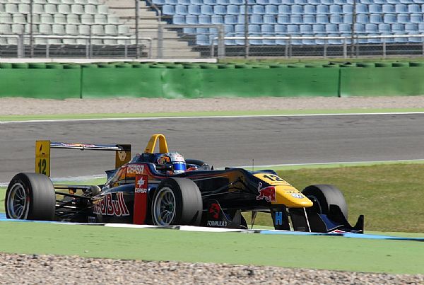 Carlos Sainz Jr était parti de la pole position, mais il a subi la loi de son compatriote Daniel Juncadella... Photo Luc Depiesse
