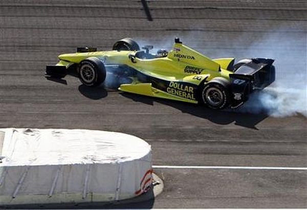 Une fois encore, Josef Newgarden a signé le meilleur chrono à Indy, mais il n'a pu éviter une pirouette en fin de journée...
