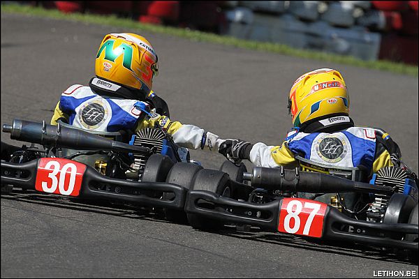 Esteban et O'Neill Muth brillent de mille feux dans le Challenge Mini du championnat de karting ASAF de la Communauté française. De bon augure pour la suite ? Photo Jacques Letihon
