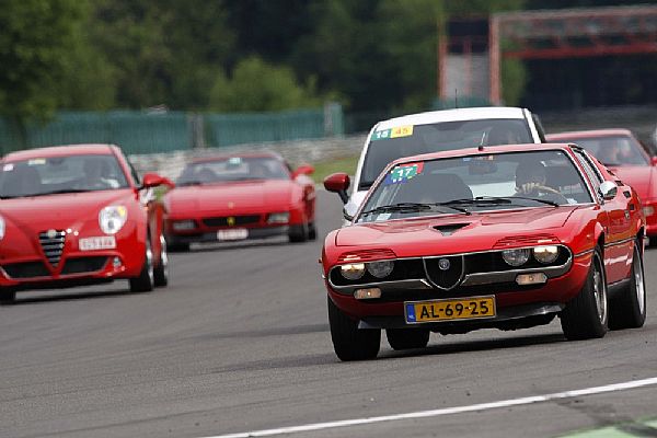 L'eclectisme était au rendez-vous sur la piste de Francorchamps ce week-end, avec une dominante de rouge... Photo Fred Bayet