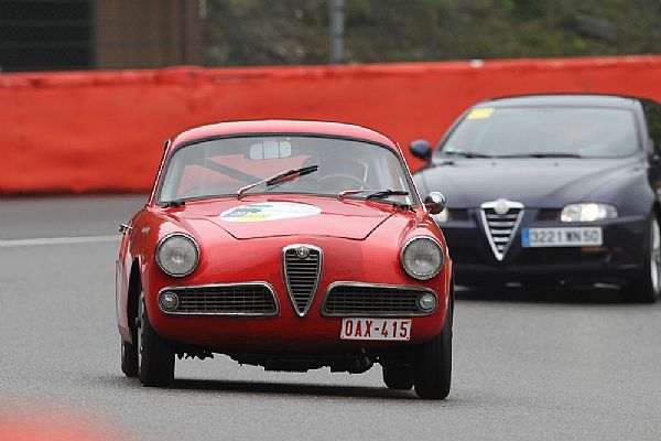 Grosse animation sur la piste d'un bout à l'autre de SpaItalia 2010, avec une majorité d'Alfa du temps d'avant... Photo Jacques Letihon